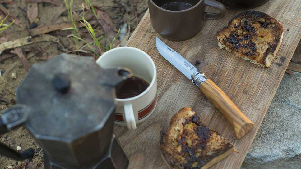 Opinel N°08 Olive Wood - klasyczny nóż z rękojeścią z drewna oliwnego